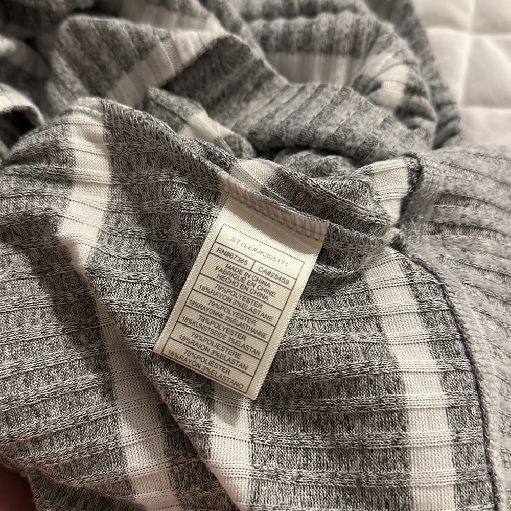 BB Dakota by Steve Madden Stripe Sweater in Gray Size Large - Picture 4 of 4